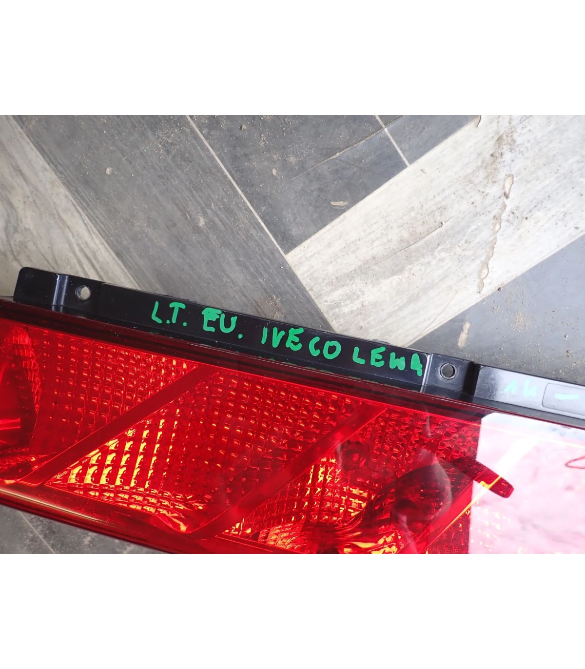 IVECO DAILY 2014- LAMPA TYŁ LEWA 5801523220