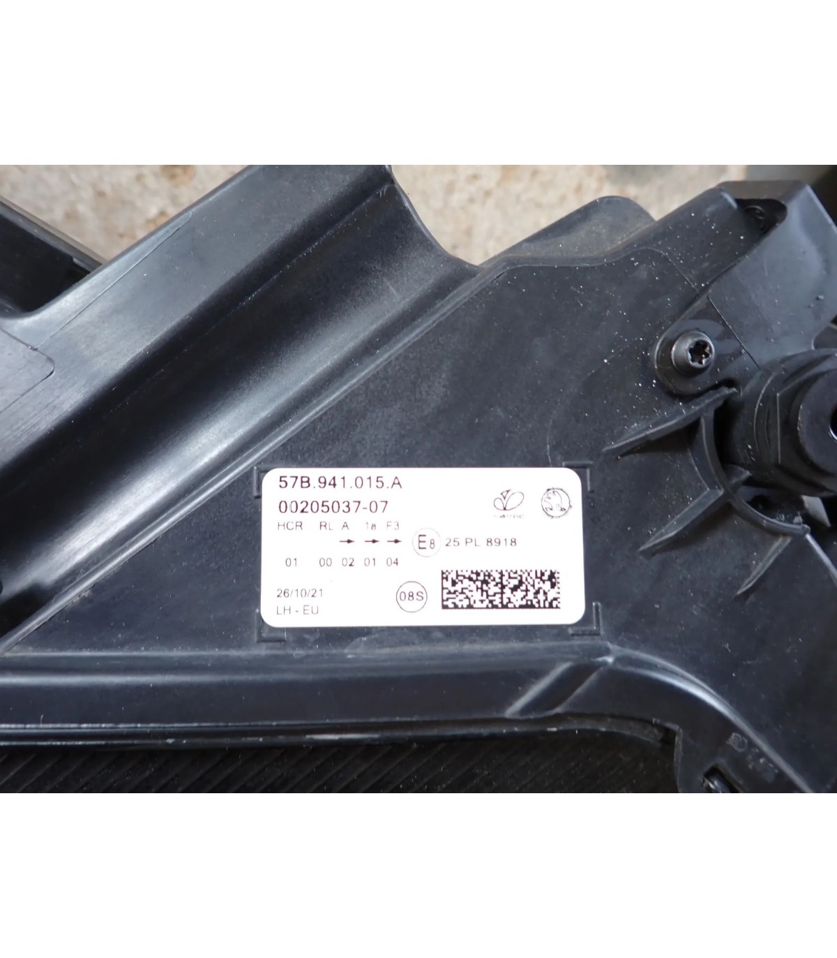 SKODA KAROQ LAMPA LEWY PRZÓD 57B9411015A