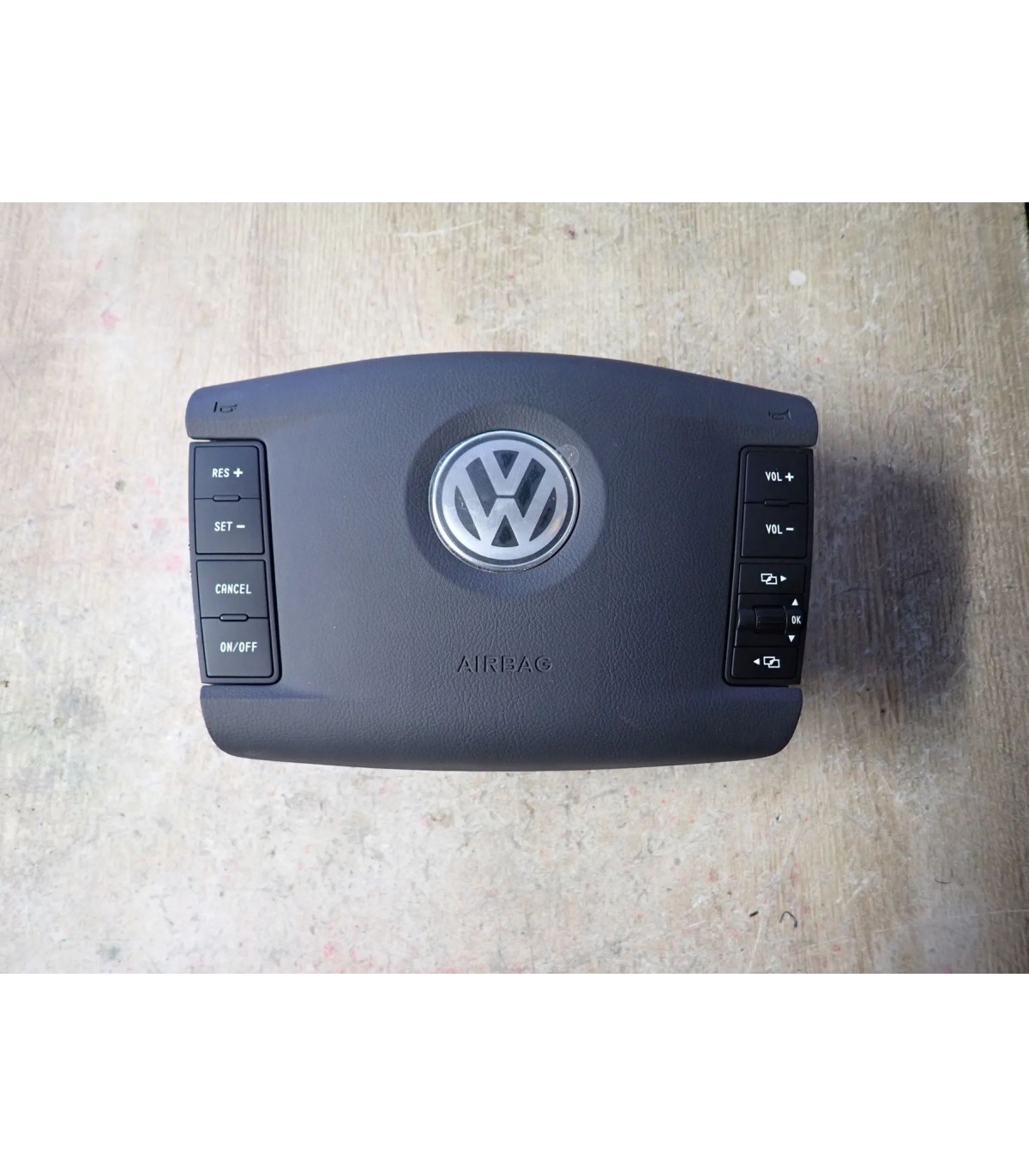 VOLKSWAGEN TOUAREG 7L6 PODUSZKA KIEROWCY 7L6880201DA