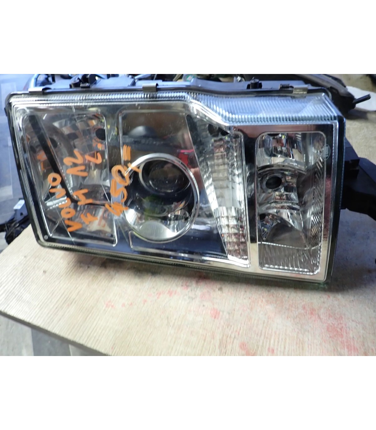 VOLVO FH12 LAMPA LEWY PRZÓD