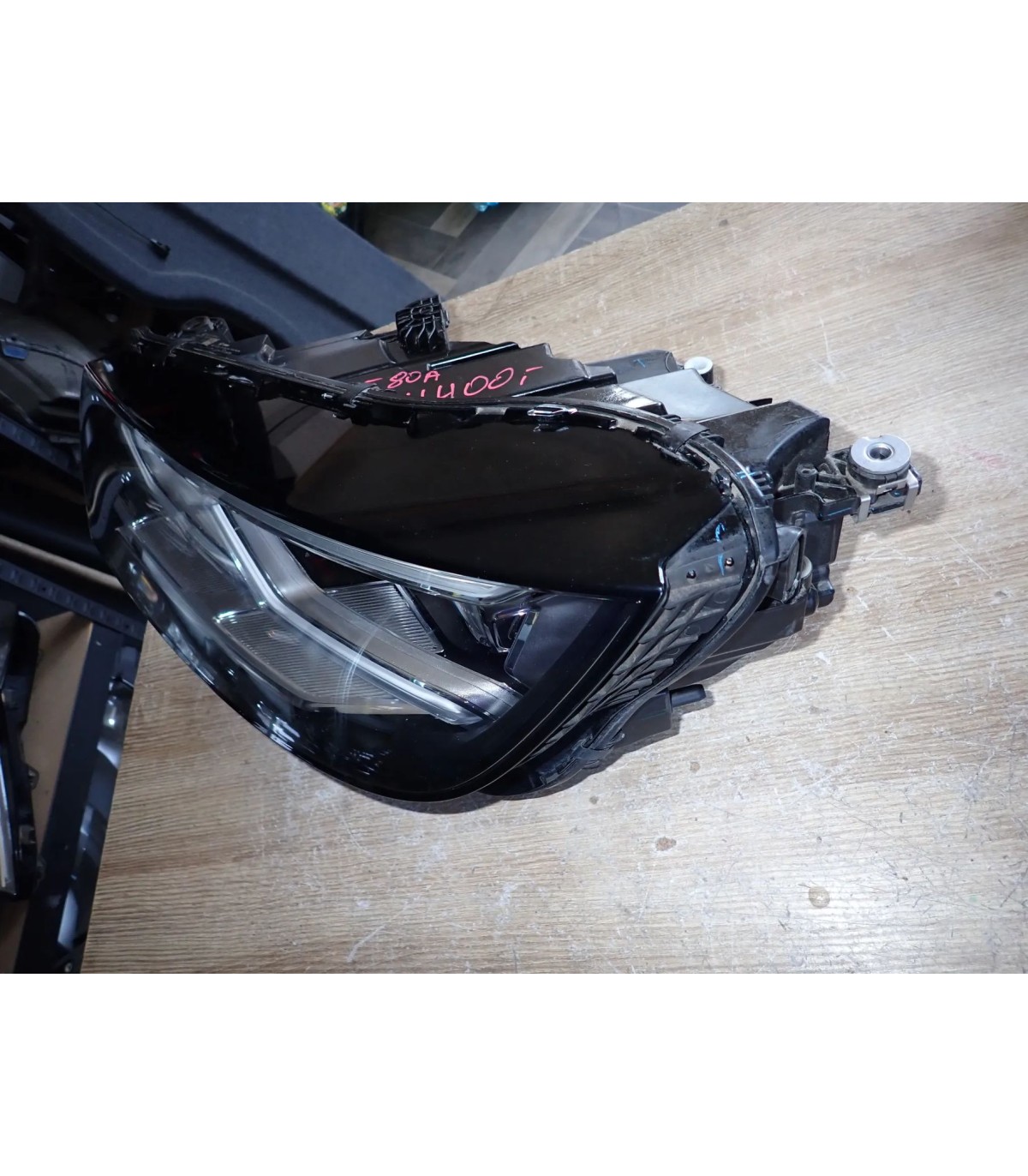 AUDI Q5 80A LAMPA LEWY PRZÓD EUROPA 80A941033