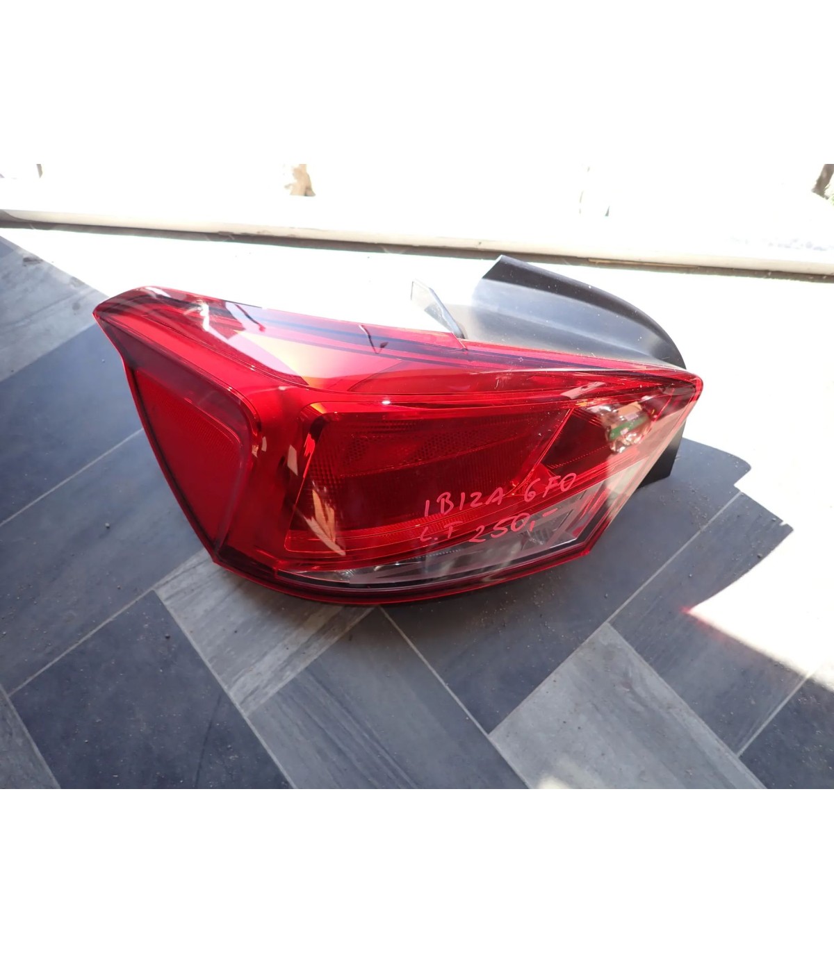 SEAT IBIZA V 6F0 LAMPA LEWY TYŁ EUROPA