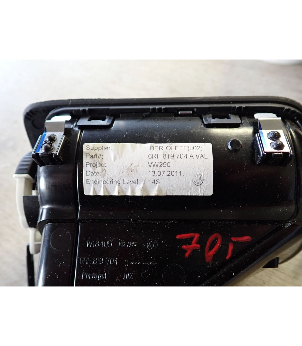 VW POLO V 6R KRATKA NAWIEWU DESKI ROZDZIELCZEJ 6RF819704AVAL
