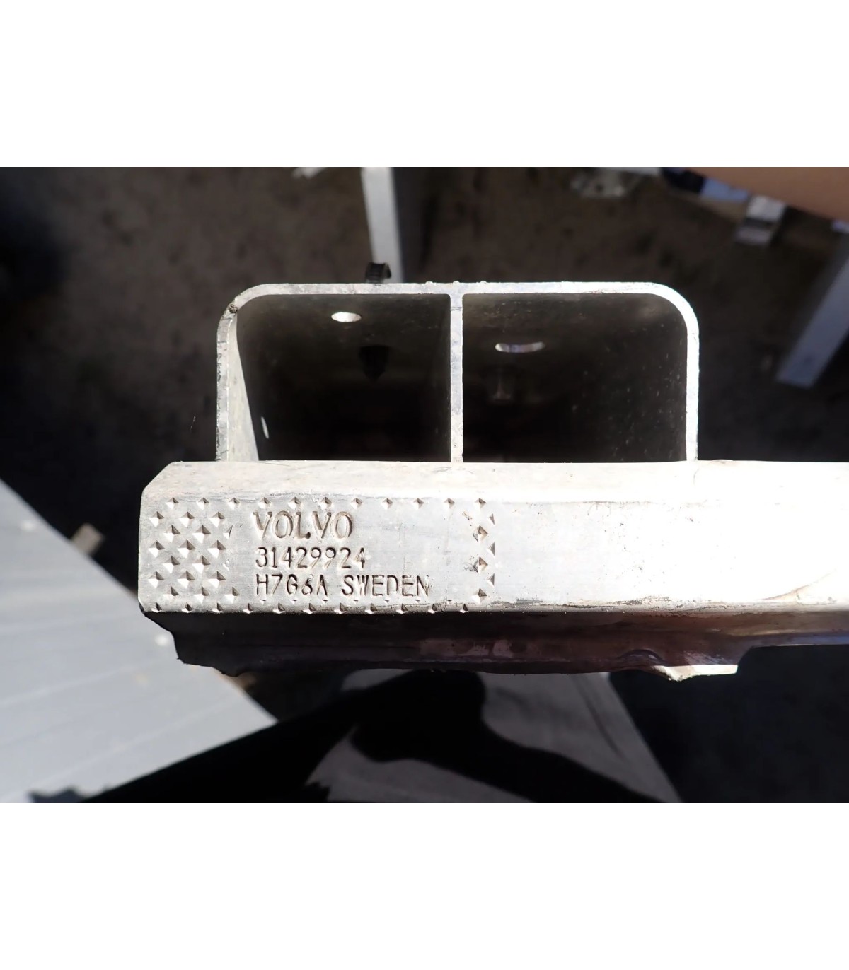 VOLVO XC60 BELKA ZDERZAKA PRZÓD PRZEDNIA 31429924