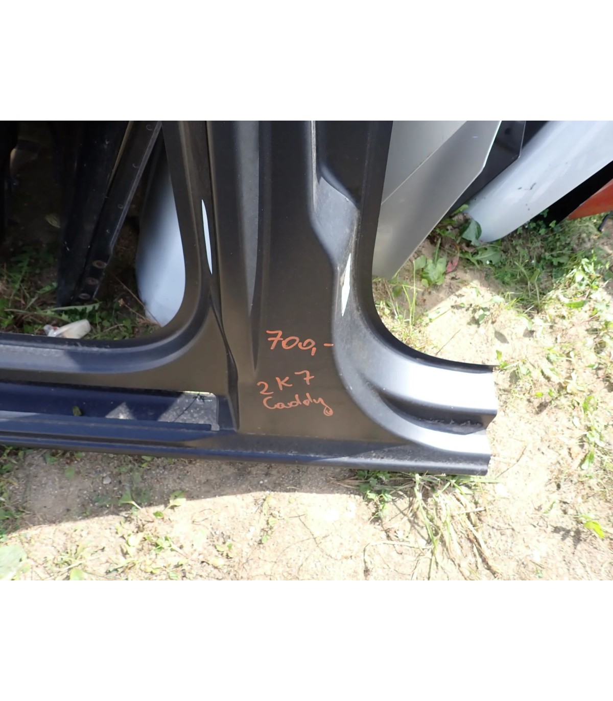 VOLKSWAGEN CADDY 2K7 POSZYCIE SŁUPEK ŚRODEK
