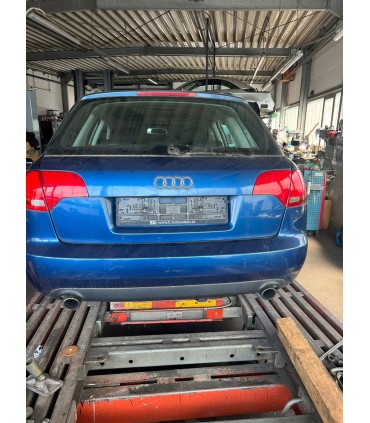 AUDI A4 B7 KOMBI ROLETA BAGAŻNIKA