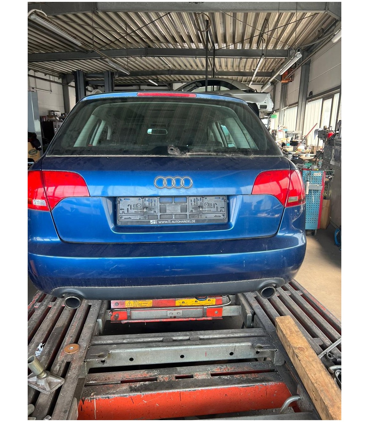 AUDI A4 B7 KOMBI ROLETA BAGAŻNIKA