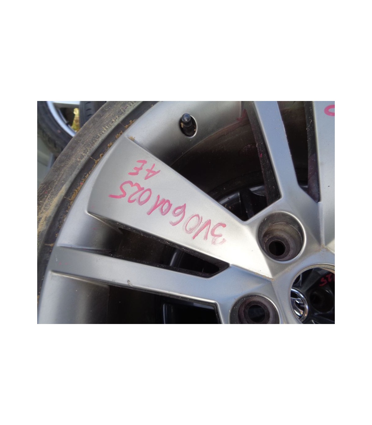 SKODA SUPERB III ALUFELGA 18 ET44 3V0601025AE