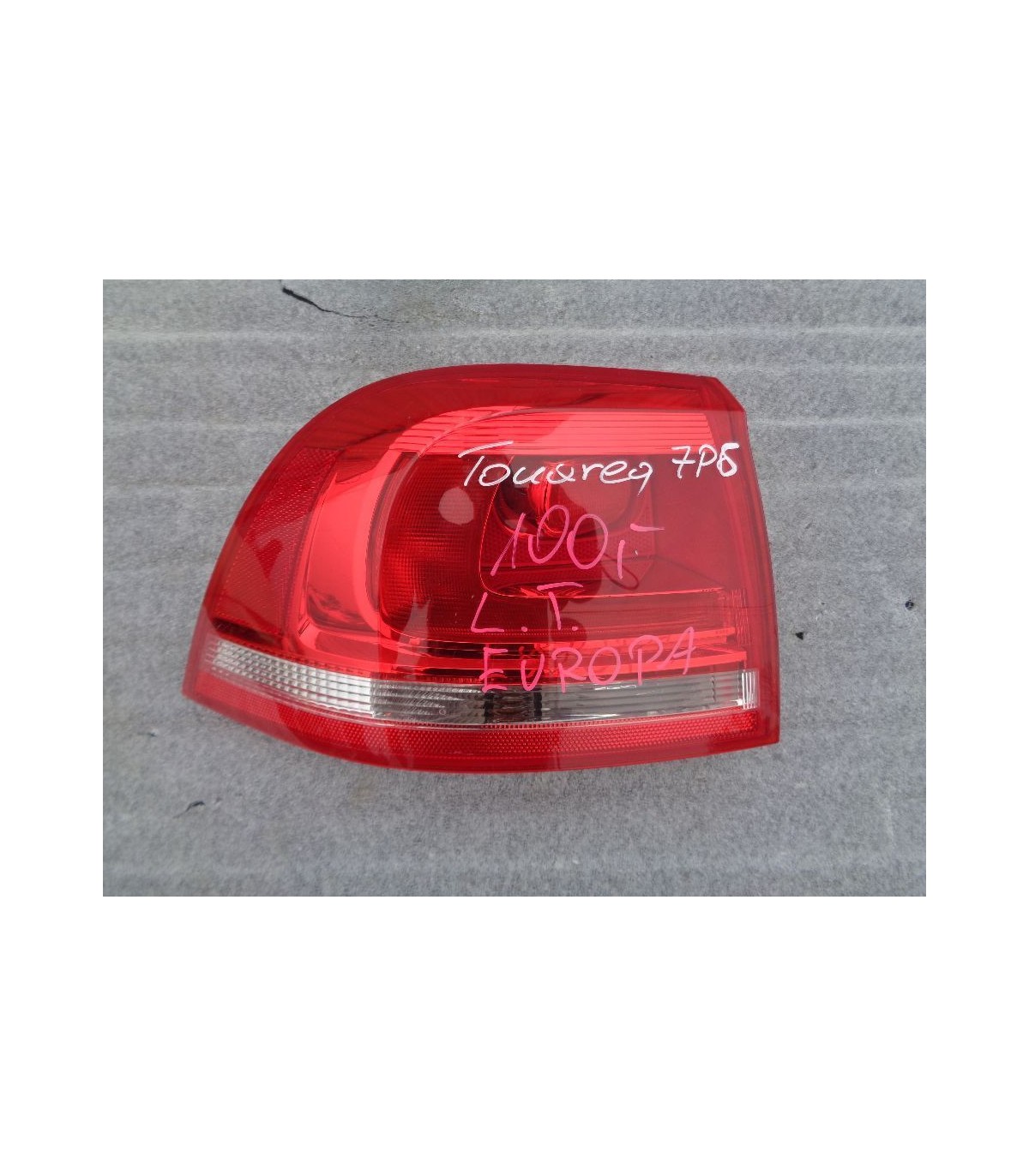 VW TOUAREG 7P6 LAMPA LEWY TYŁ EUROPA