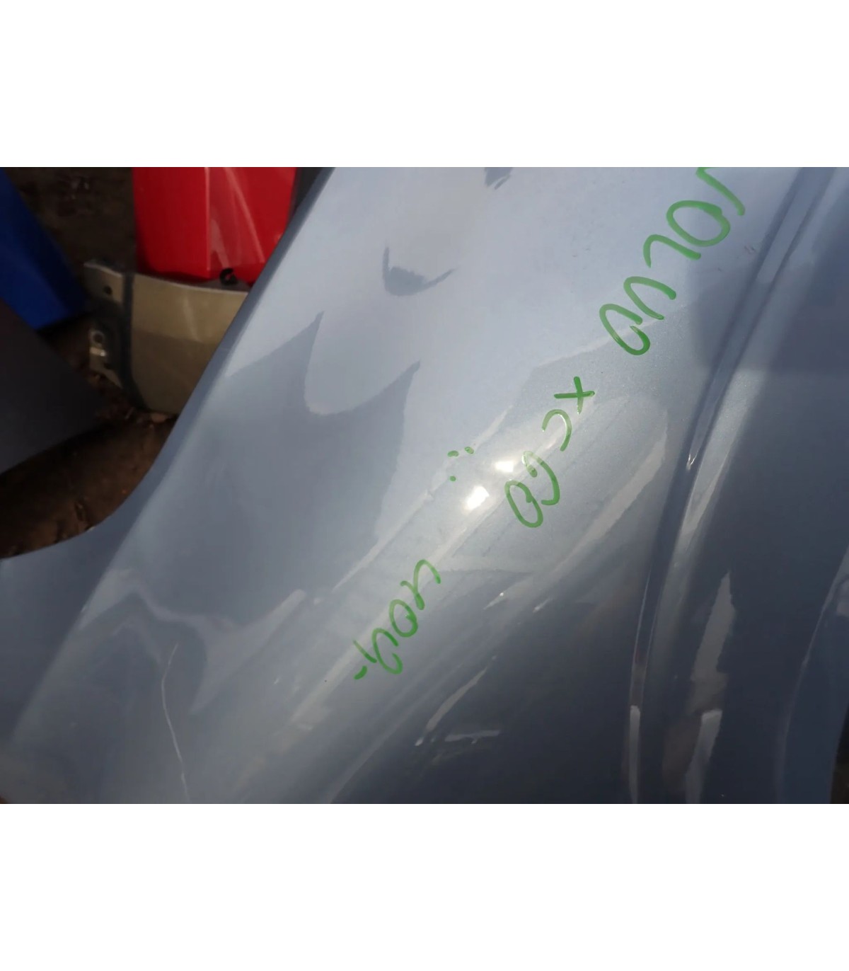 VOLVO XC60 BŁOTNIK PRAWY PRZÓD