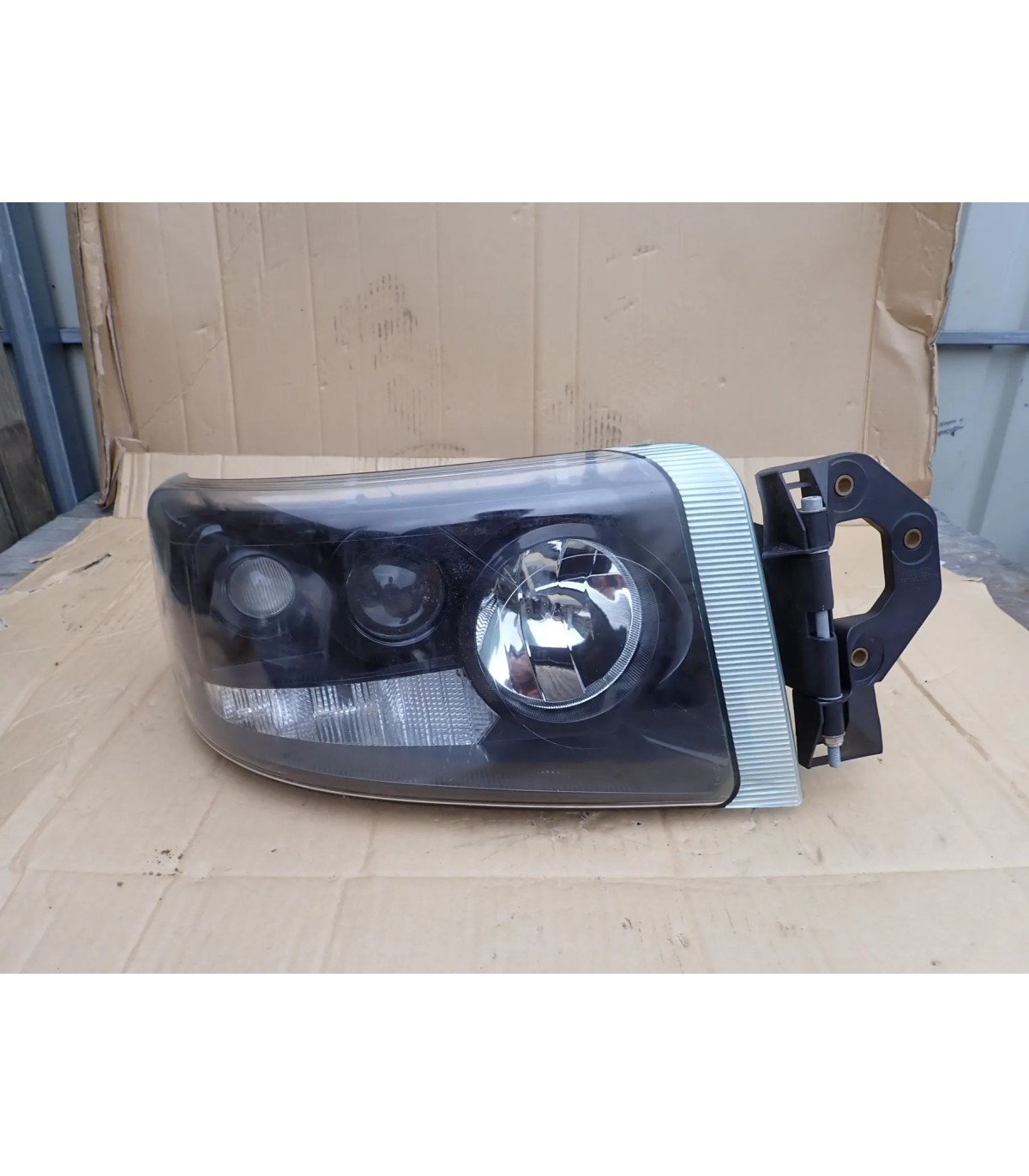 RENAULT PREMIUM DXI 2008 LAMPA PRAWY PRZÓD