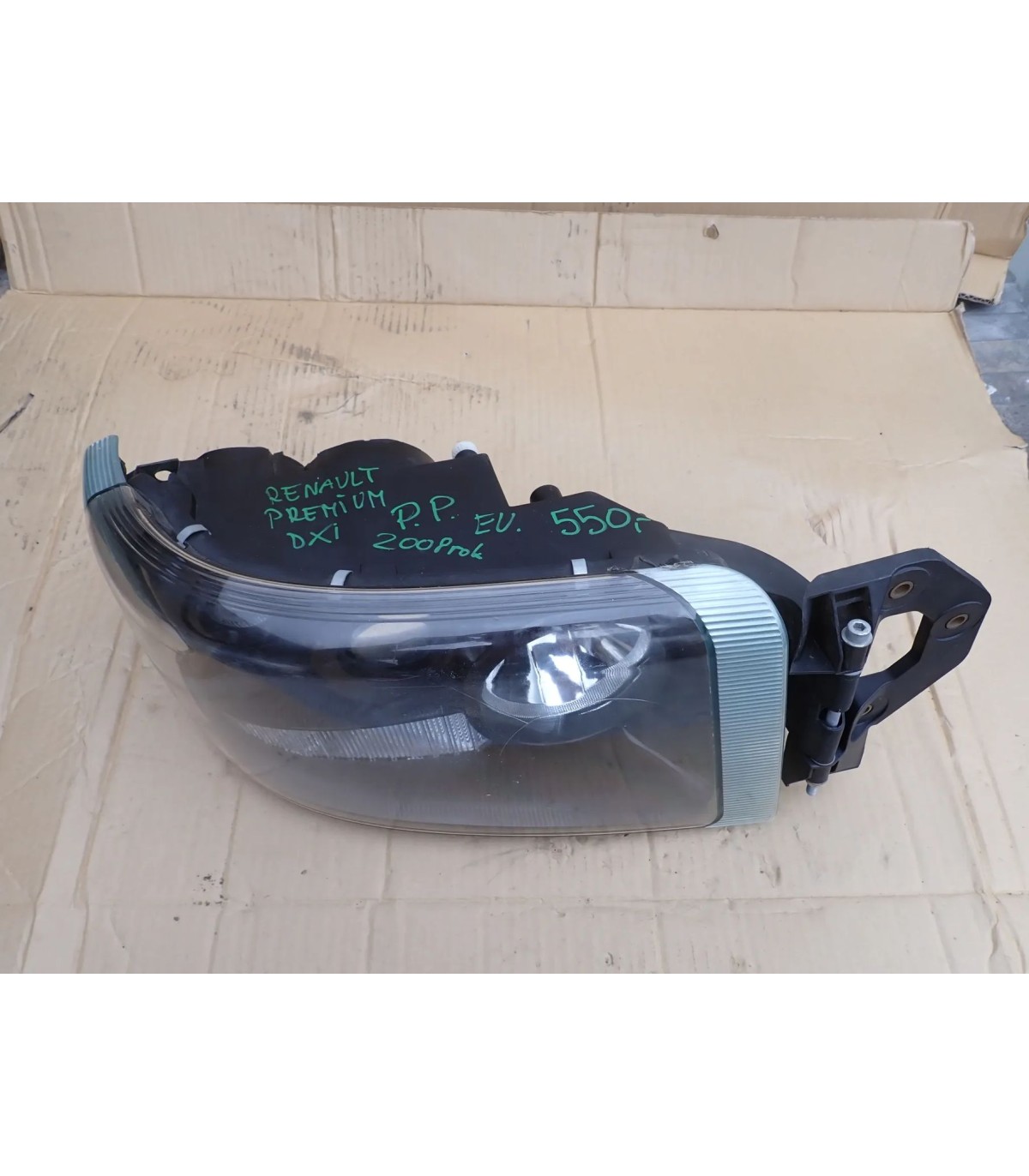 RENAULT PREMIUM DXI 2008 LAMPA PRAWY PRZÓD