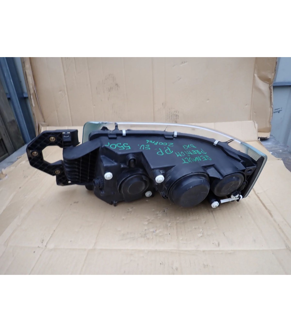 RENAULT PREMIUM DXI 2008 LAMPA PRAWY PRZÓD