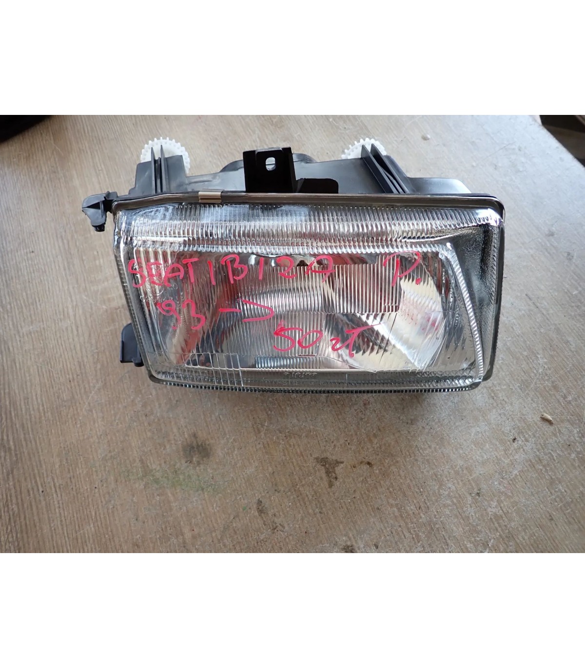 SEAT IBIZA 93- LAMPA PRAWY PRZÓD EUROPA NOWA