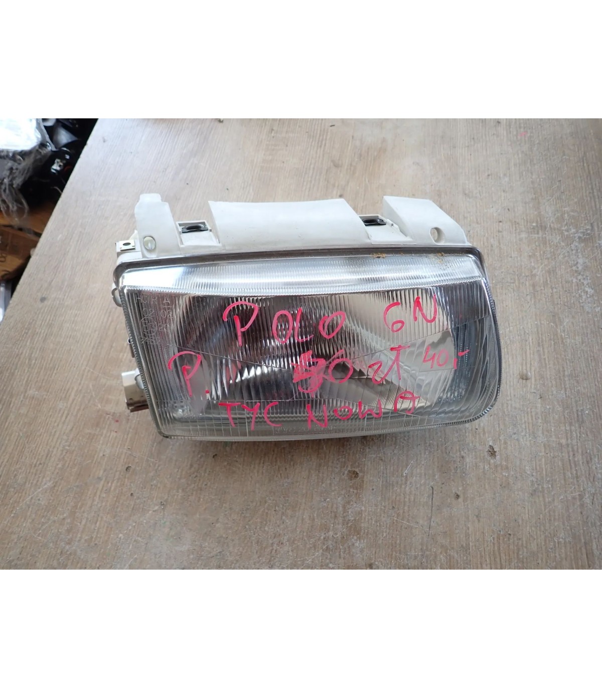 VOLKSWAGEN POLO 6N LAMPA PRAWY PRZÓD NOWA TYC
