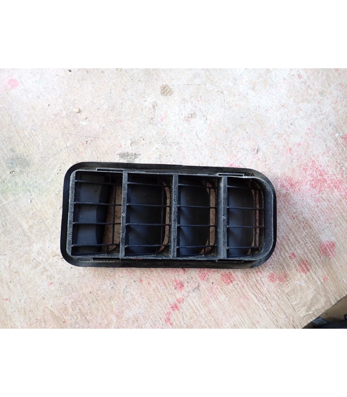 VOLKSWAGEN KRATKA WENTYLACJI 7N0819465E