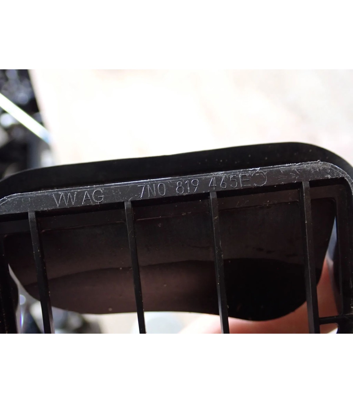VOLKSWAGEN KRATKA WENTYLACJI 7N0819465E