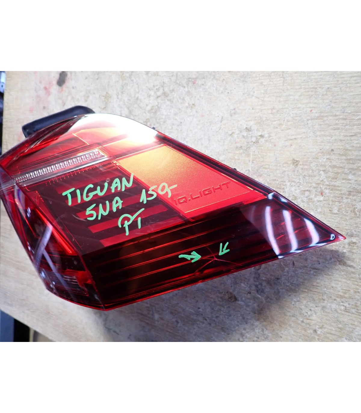 VOLKSWAGEN TIGUAN 5NA LAMPA PRAWY TYŁ 5NA945208M