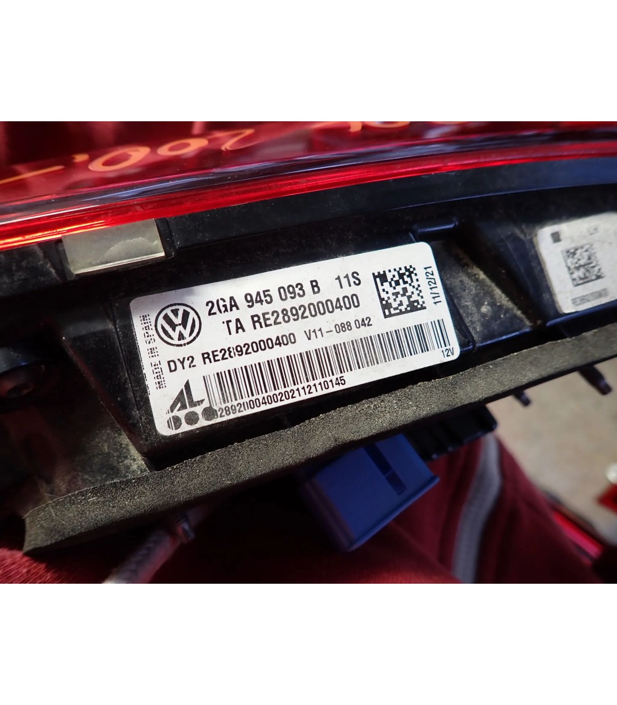 VOLKSWAGEN T-ROC LAMPA LEWY TYŁ W KLAPĘ 2GA945093B