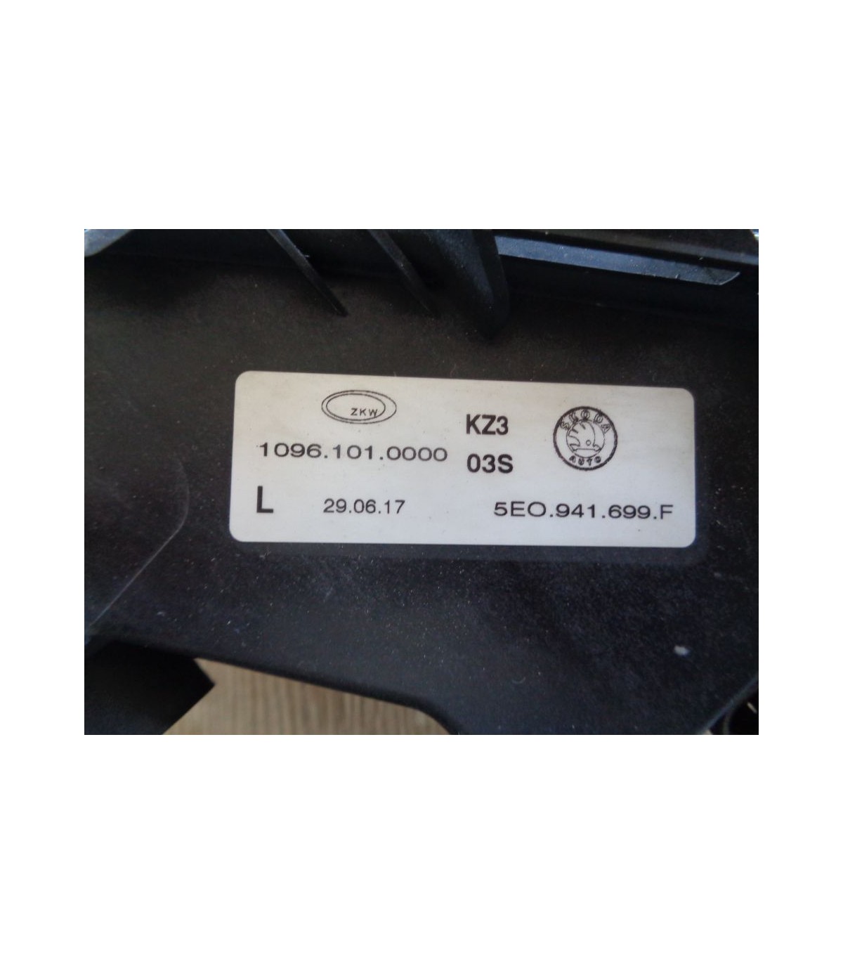 SKODA OCTAVIA III HALOGEN LEWY PRZÓD EUROPA 5E0941699F