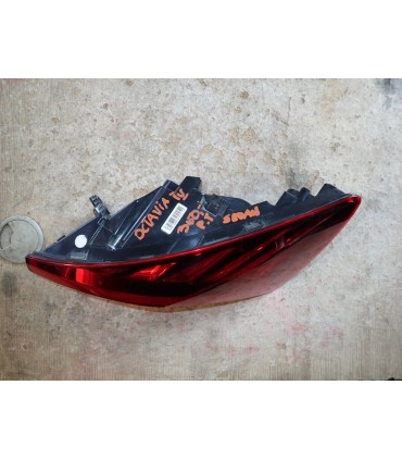 SKODA OCTAVIA IV LAMPA TYLNA PRAWY TYŁ