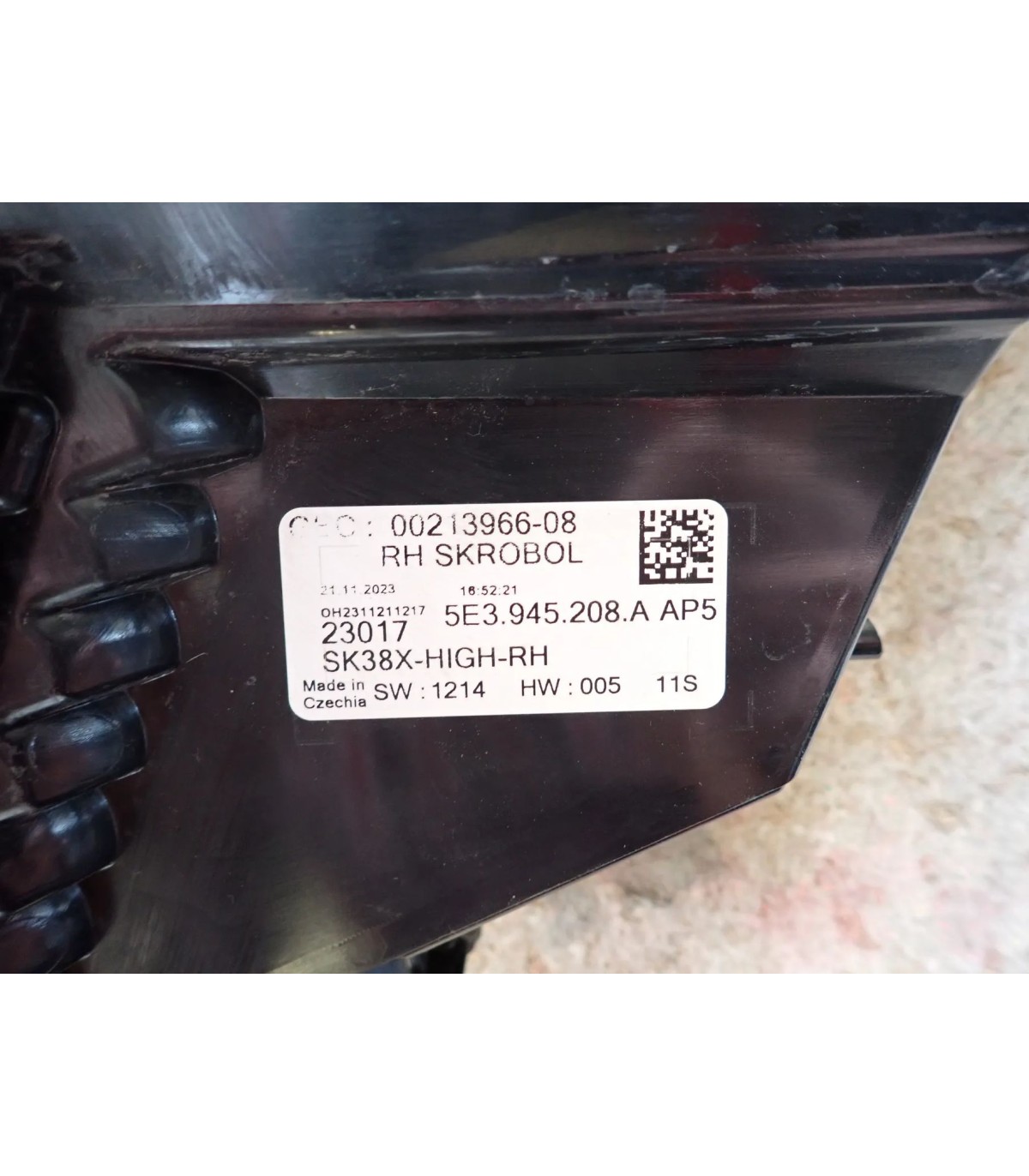 SKODA OCTAVIA IV LAMPA TYLNA PRAWY TYŁ