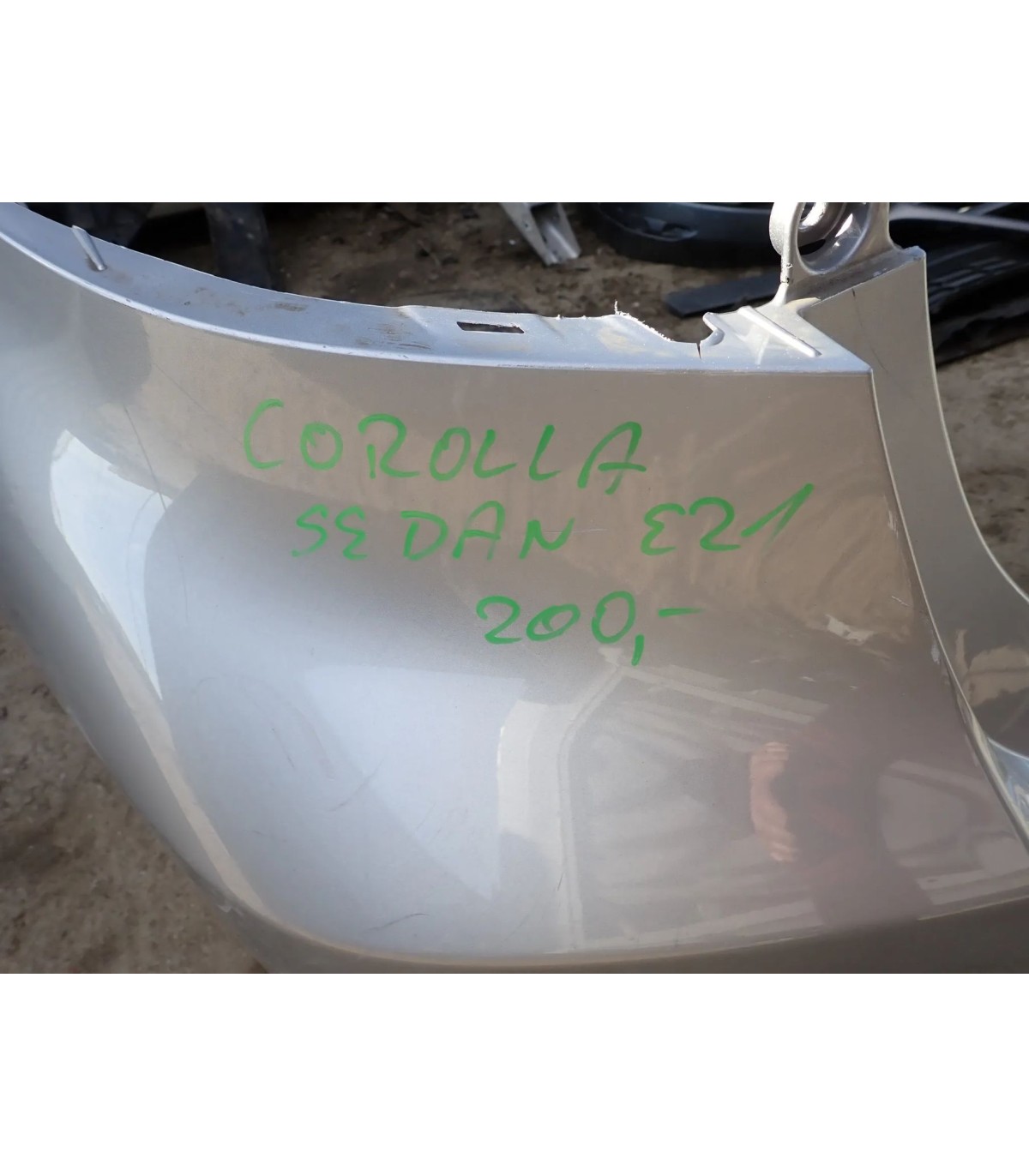 TOYOTA COROLLA E21 SEDAN ZDERZAK TYŁ