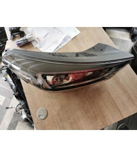 HYUNDAI TUCSON III 18- LAMPA PRAWY PRZÓD