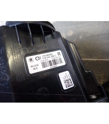 SKODA KAROQ LIFT PRAWA LAMPA TYLNA 57A945208C