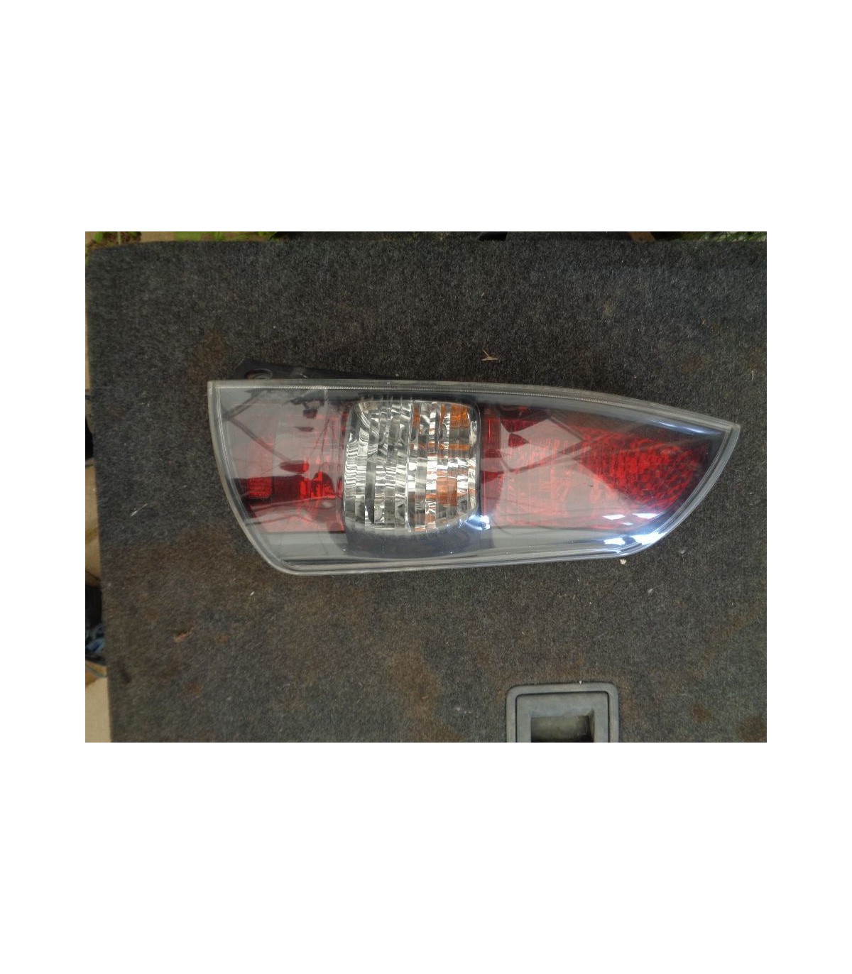DAIHATSU SIRION LAMPA TYŁ PRAWA EUROPA