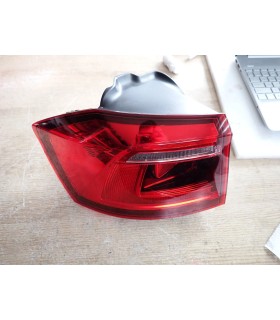 VOLKSWAGEN GOLF SPORTSVAN LAMPA LEWY TYŁ 510945095S