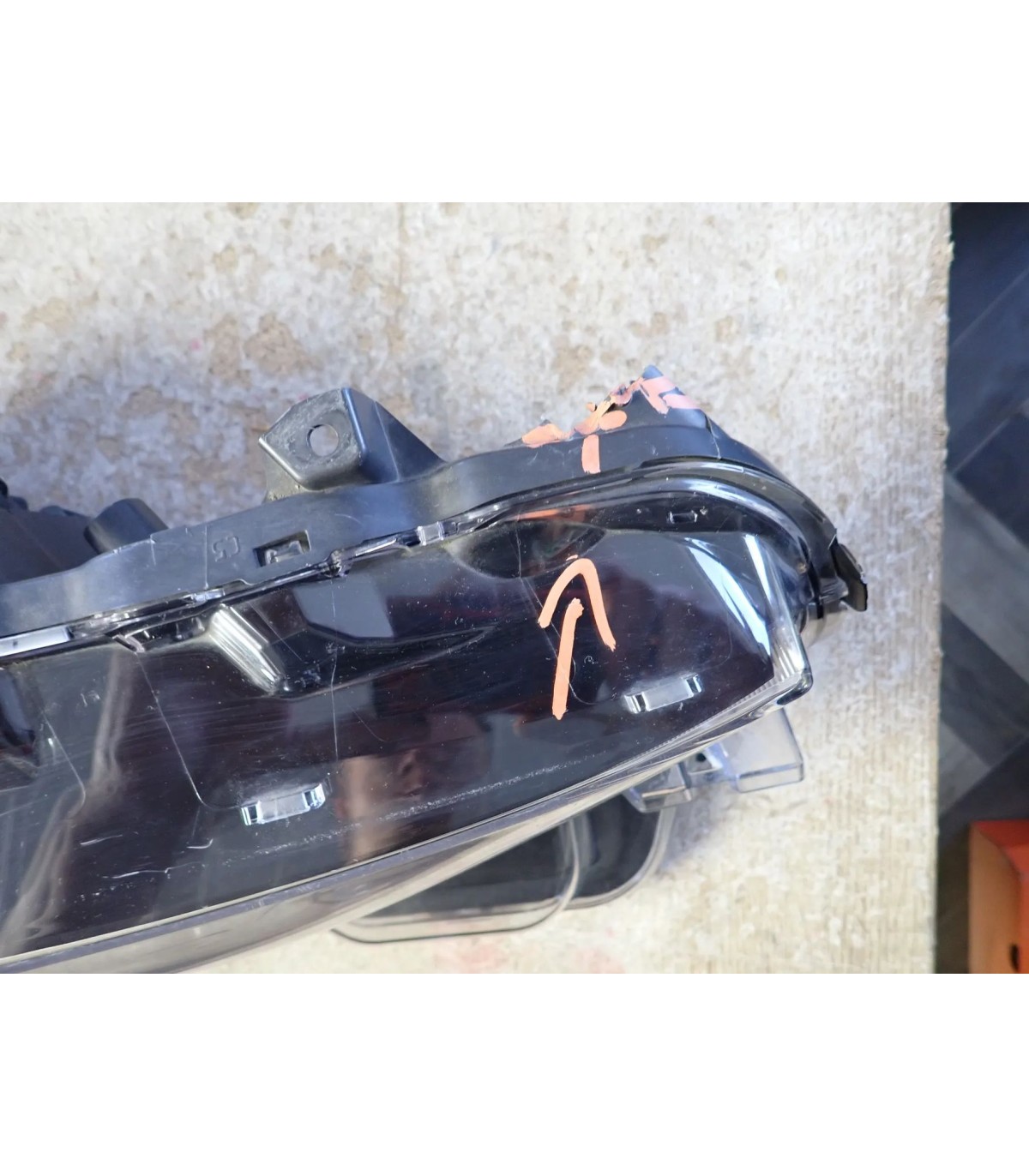 TOYOTA AURIS II LIFT LAMPA PRAWY PRZÓD 81110-02K30
