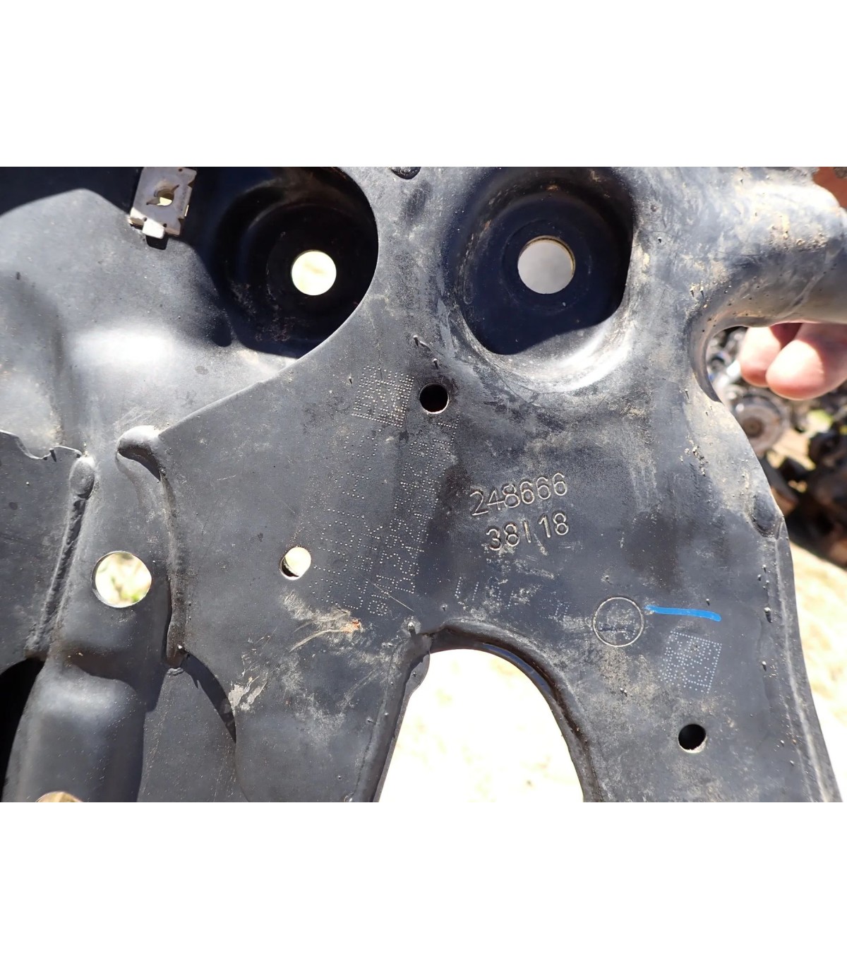 AUDI A4 B9 A5 8W BELKA PRZÓD SANKI WÓZEK