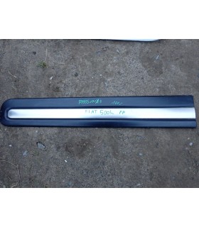 FIAT 500L LISTWA DRZWI PRAWY PRZÓD 735550913