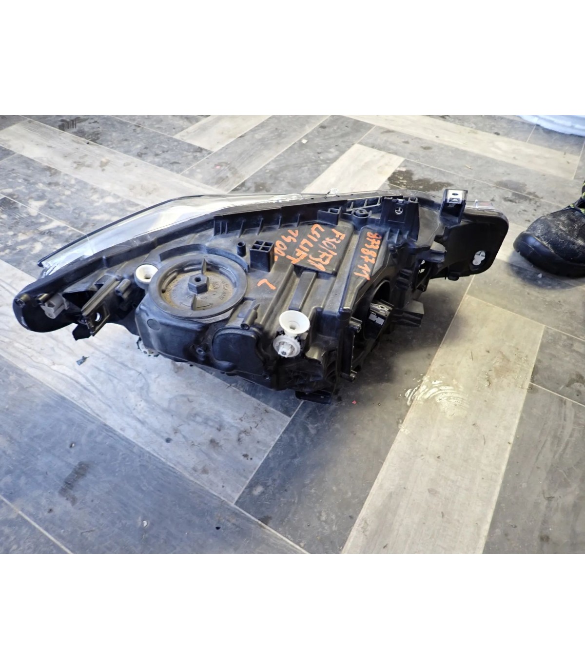 BMW F30 F31 LAMPA LEWY PRZÓD LIFT LCI 8738711