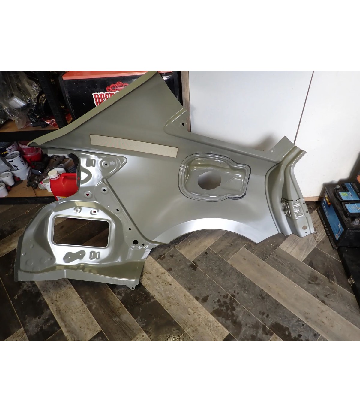 TOYOTA COROLLA E21 ĆWIARTKA BOCZNA LEWY TYŁ