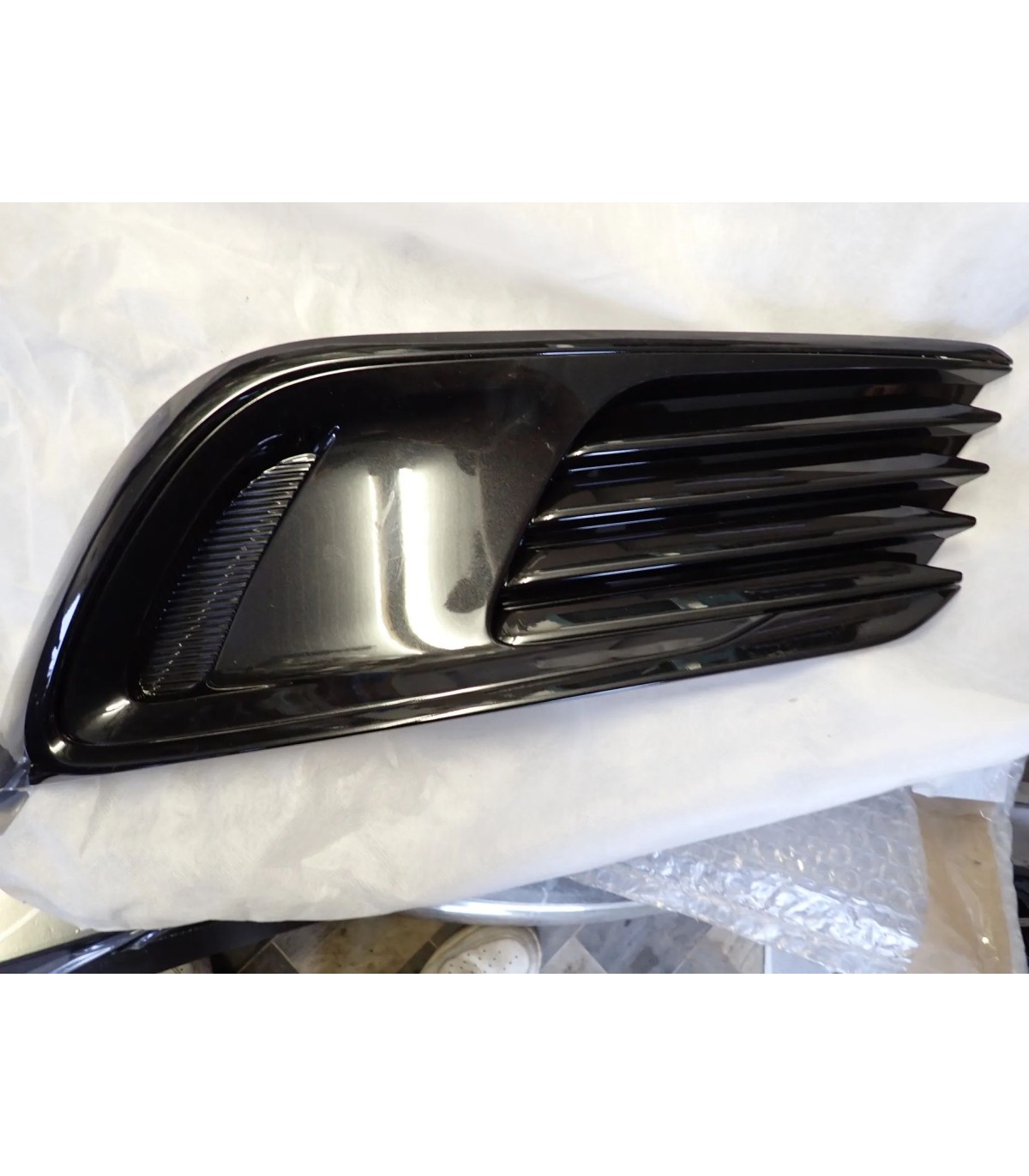 TOYOTA AURIS II LIFT PRAWA KRATKA ZDERZAKA PRZÓD 81481-02570