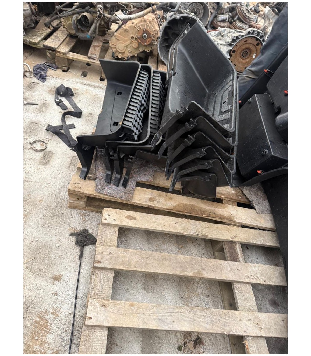 MERCEDES SPRINTER 907 KORYTA WIELE SZTUK