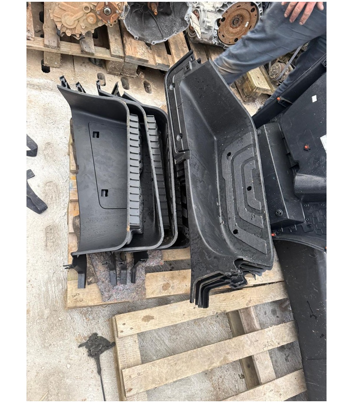 MERCEDES SPRINTER 907 KORYTA WIELE SZTUK