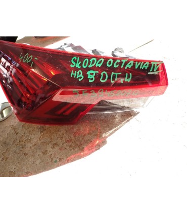 SKODA OCTAVIA IV HB 5D LAMPA LEWA TYŁ 5E945207A