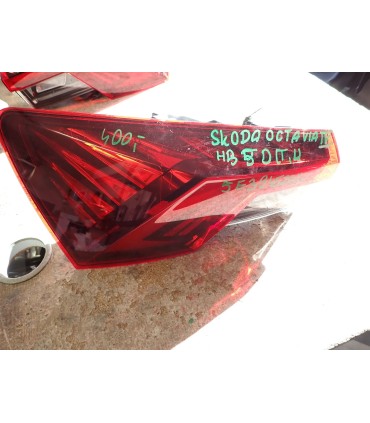 SKODA OCTAVIA IV HB 5D LAMPA LEWA TYŁ 5E945207A