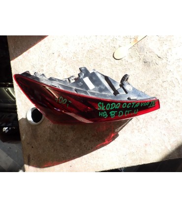 SKODA OCTAVIA IV HB 5D LAMPA LEWA TYŁ 5E945207A