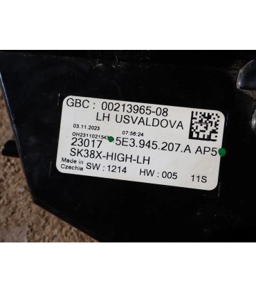 SKODA OCTAVIA IV HB 5D LAMPA LEWA TYŁ 5E945207A