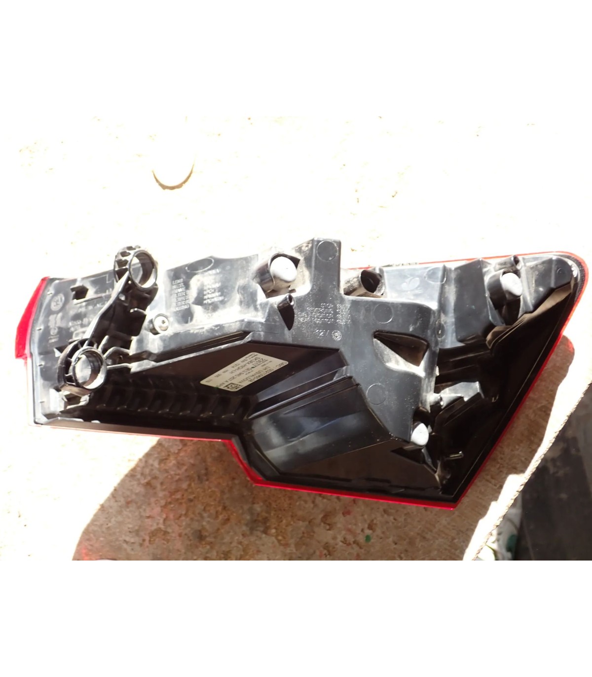 SKODA OCTAVIA IV HB 5D LAMPA LEWA TYŁ 5E945207A