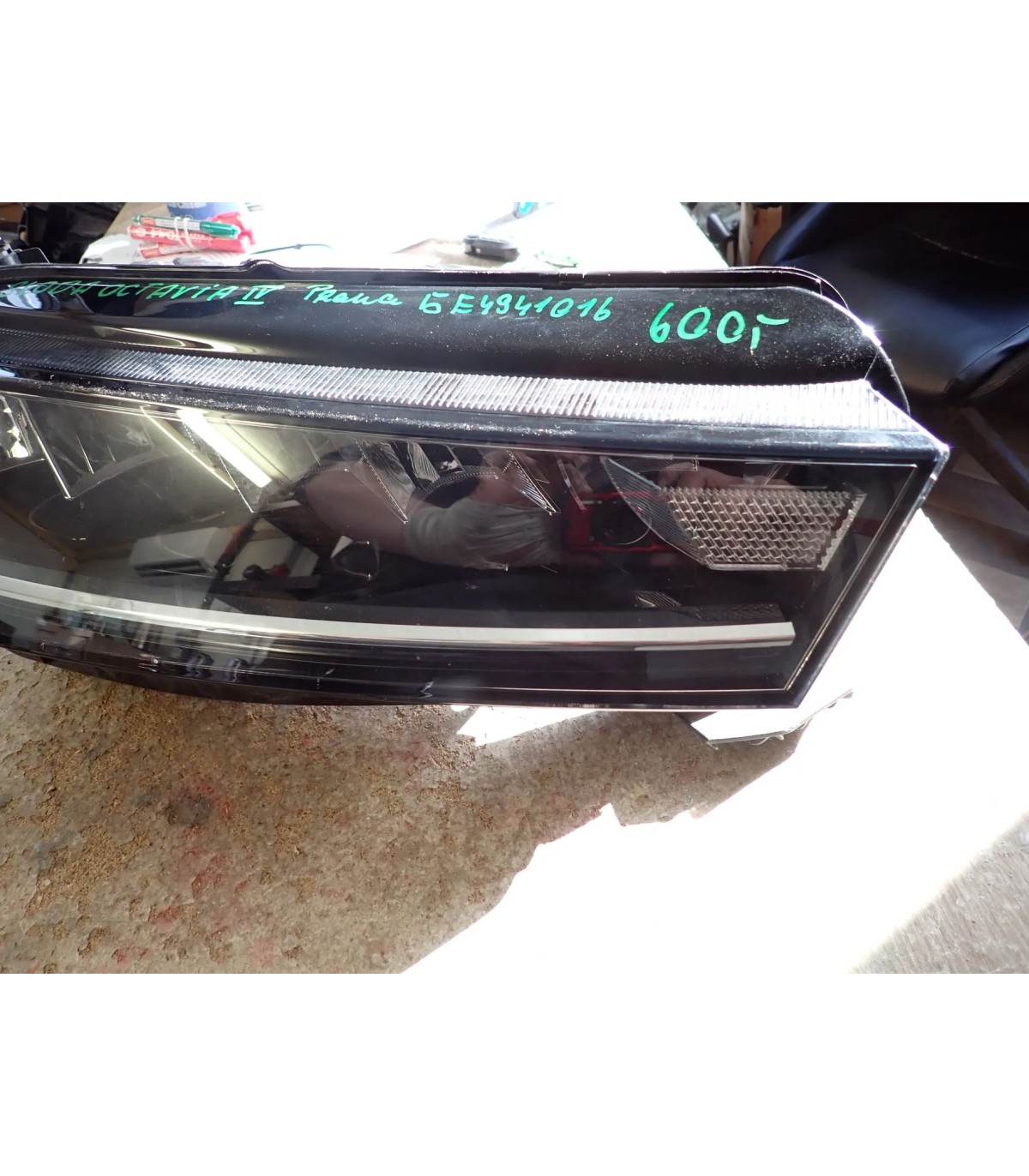 SKODA OCTAVIA IV LAMPA PRAWA 5E4941016