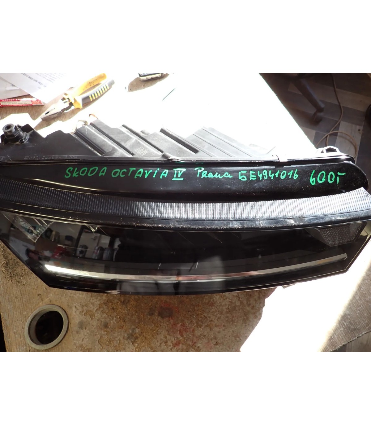 SKODA OCTAVIA IV LAMPA PRAWA 5E4941016