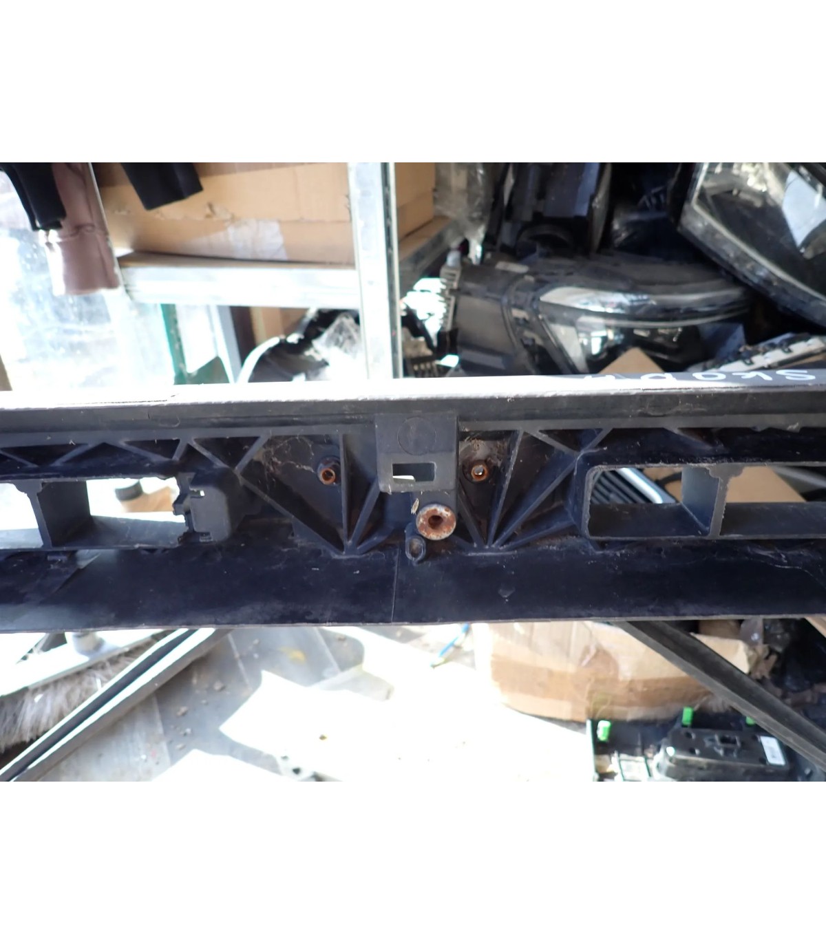 SKODA OCTAVIA III PAS PRZEDNI WZMOCNIENIE 5E0805588