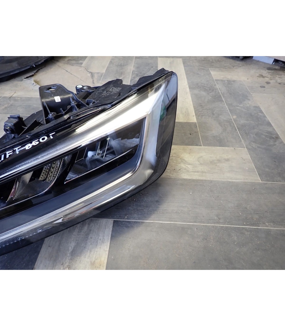 AUDI Q2 82 LIFT LAMPA LEWA PRZÓD 81A941011C