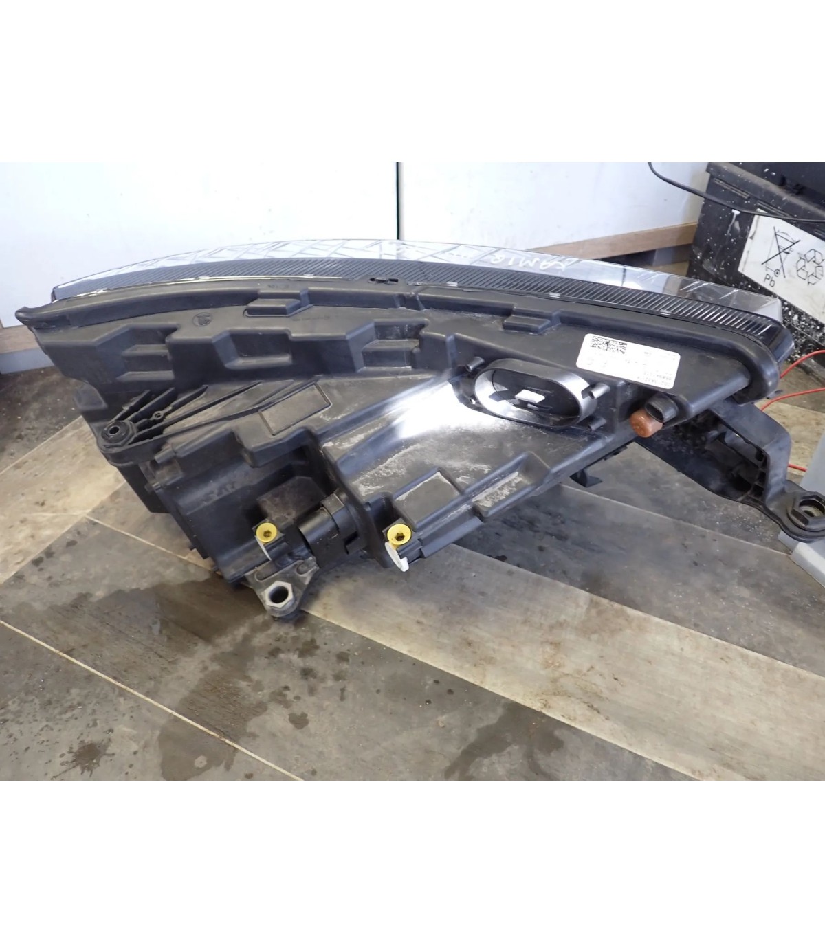 SKODA KAMIQ LAMPA PRAWY PRZÓD 0021383206