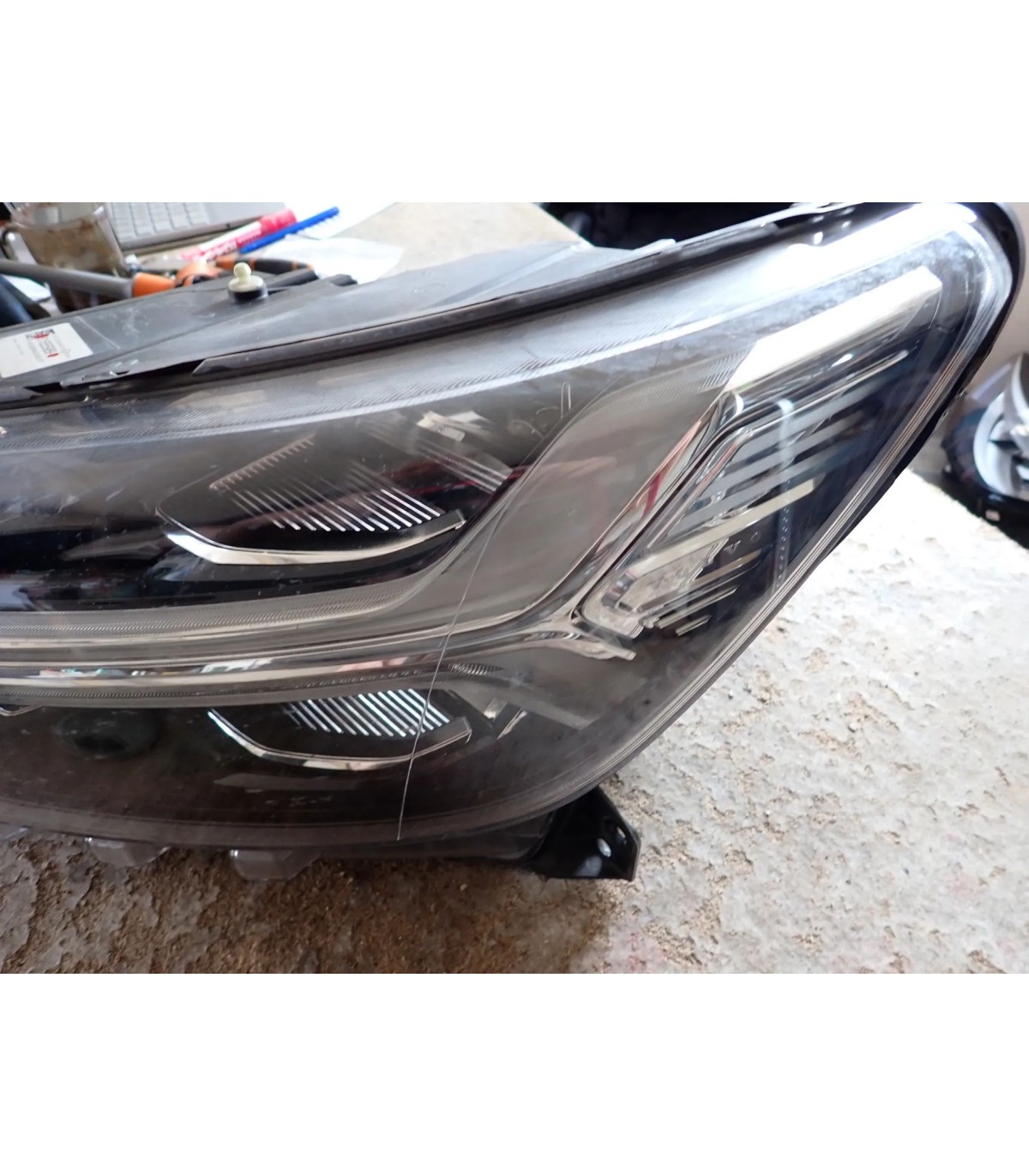 VOLVO XC40 MID LED LAMPA LEWA 31655989
